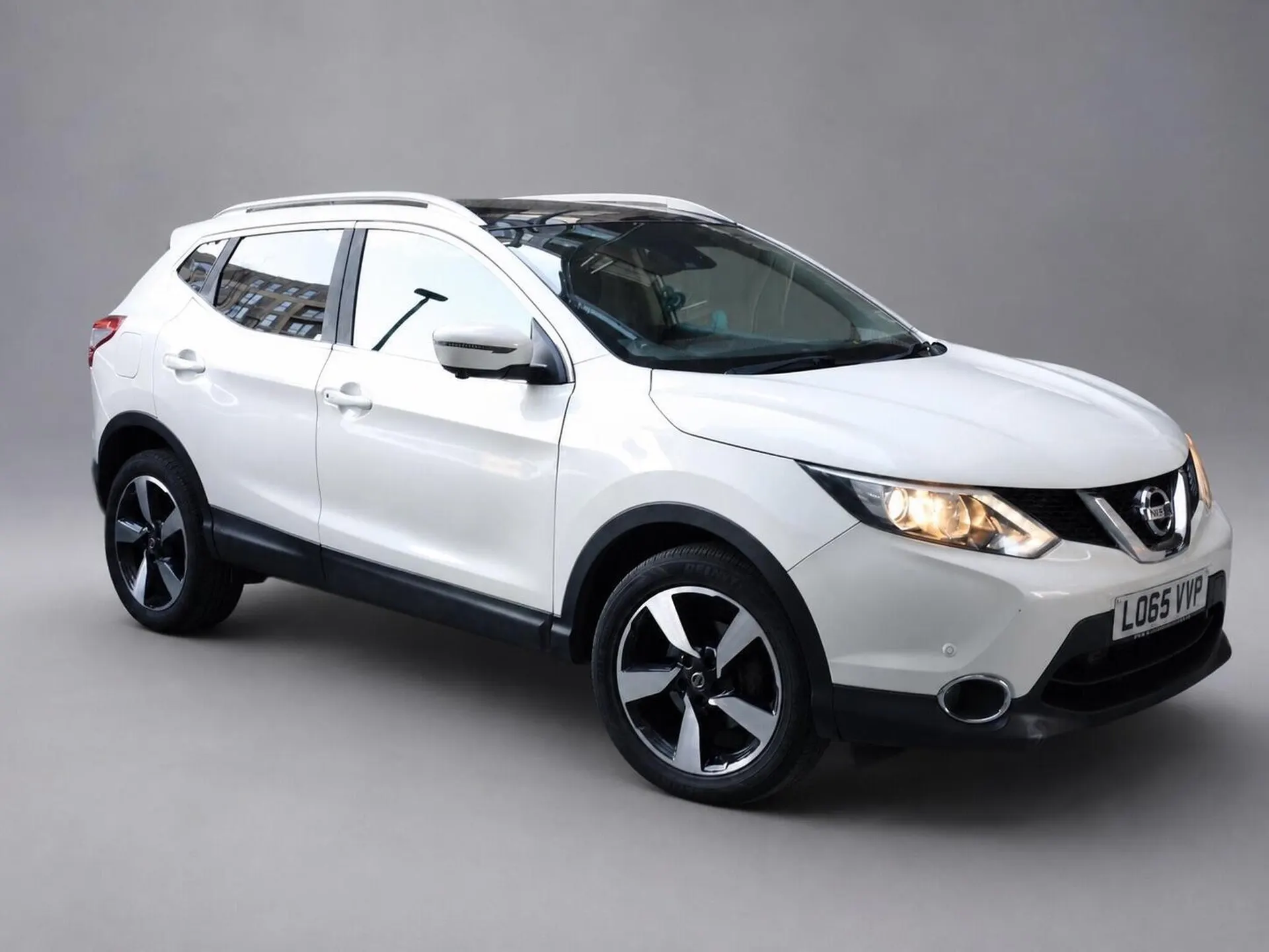 2016 Nissan Qashqai 1.2 DIG-T n-tec+ XTRON 2WD Euro 6 (s/s) 5dr in White — front three-quarter