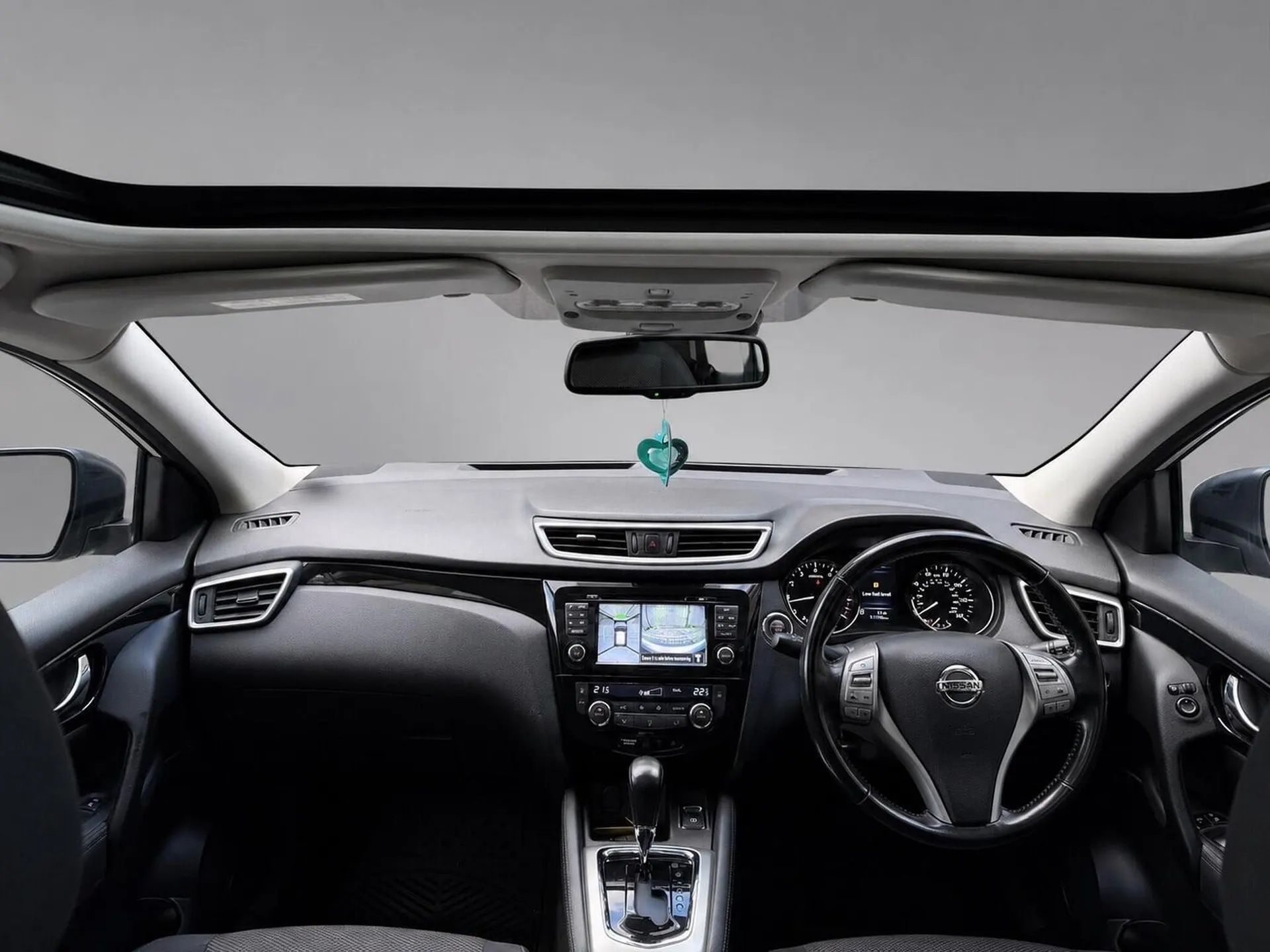 2016 Nissan Qashqai 1.2 DIG-T n-tec+ XTRON 2WD Euro 6 (s/s) 5dr in White — rear three-quarter