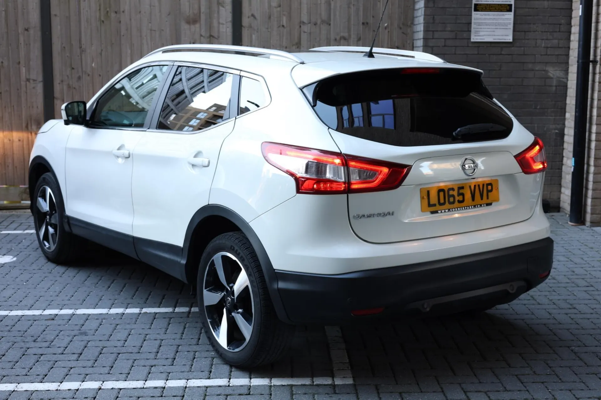 2016 Nissan Qashqai 1.2 DIG-T n-tec+ XTRON 2WD Euro 6 (s/s) 5dr in White — dashboard