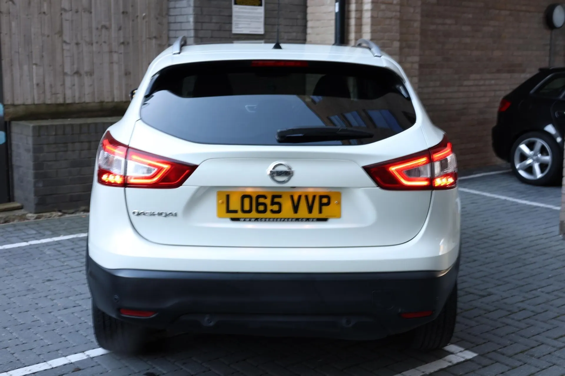 2016 Nissan Qashqai 1.2 DIG-T n-tec+ XTRON 2WD Euro 6 (s/s) 5dr in White — rear seats