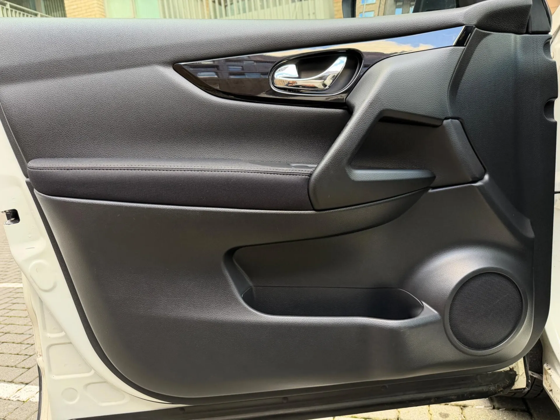 2016 Nissan Qashqai 1.2 DIG-T n-tec+ XTRON 2WD Euro 6 (s/s) 5dr in White — photo 12