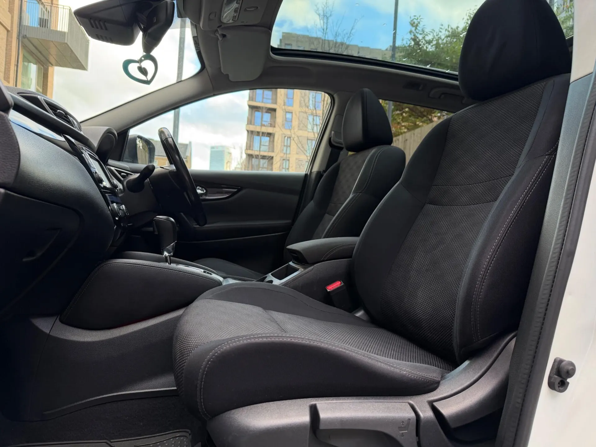 2016 Nissan Qashqai 1.2 DIG-T n-tec+ XTRON 2WD Euro 6 (s/s) 5dr in White — photo 13