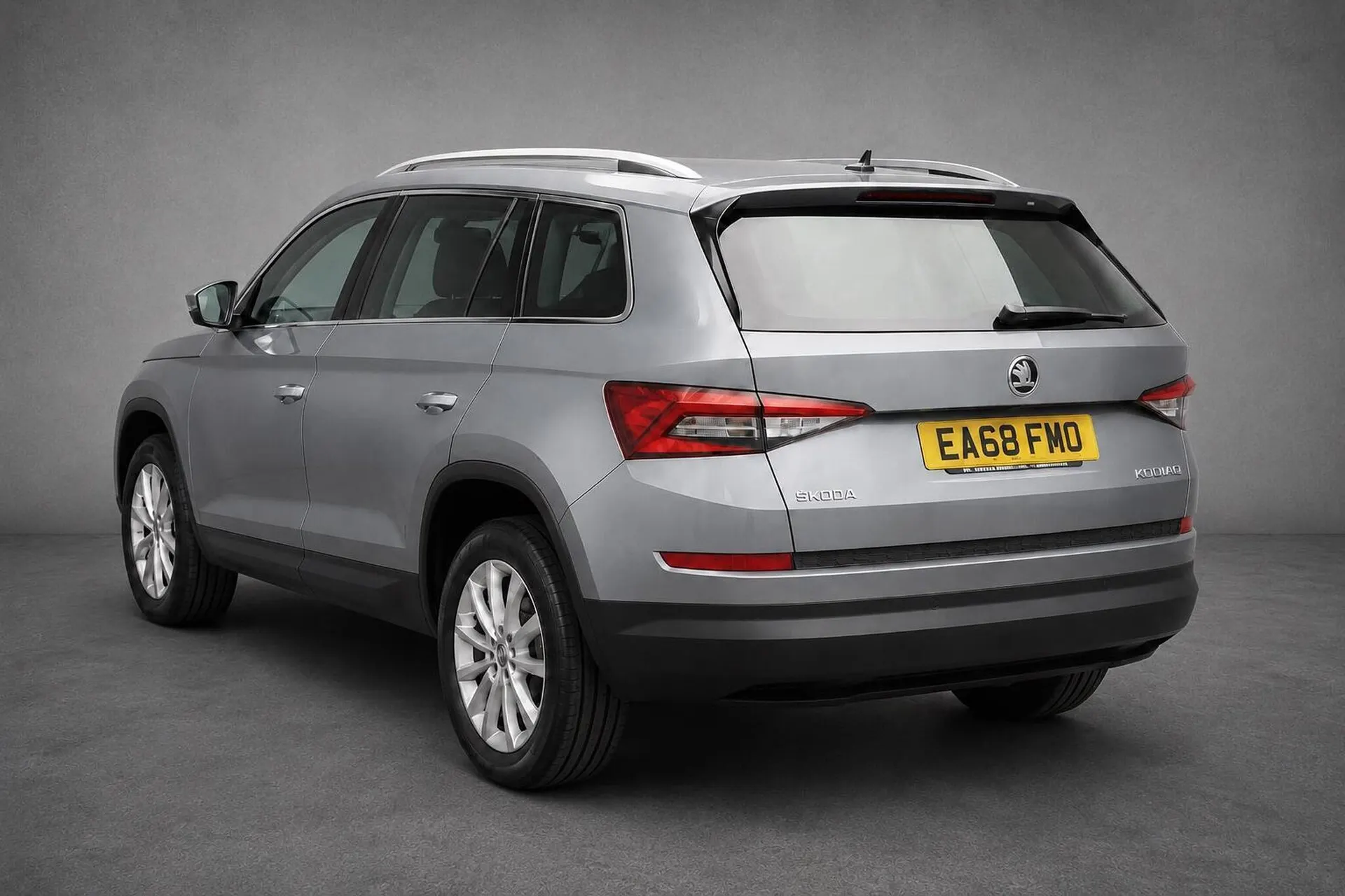 2019 Skoda Kodiaq 1.5 TSI ACT SE DSG Euro 6 (s/s) 5dr (7 Seat) in Grey — rear three-quarter