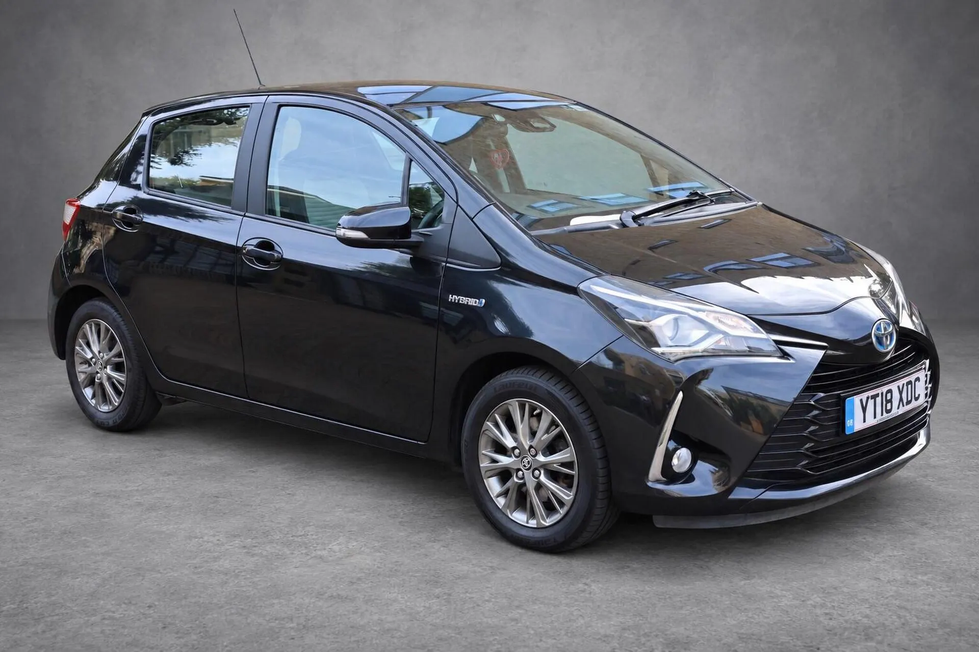 2018 Toyota Yaris 1.5 VVT-h Icon E-CVT Euro 6 (s/s) 5dr — front three-quarter