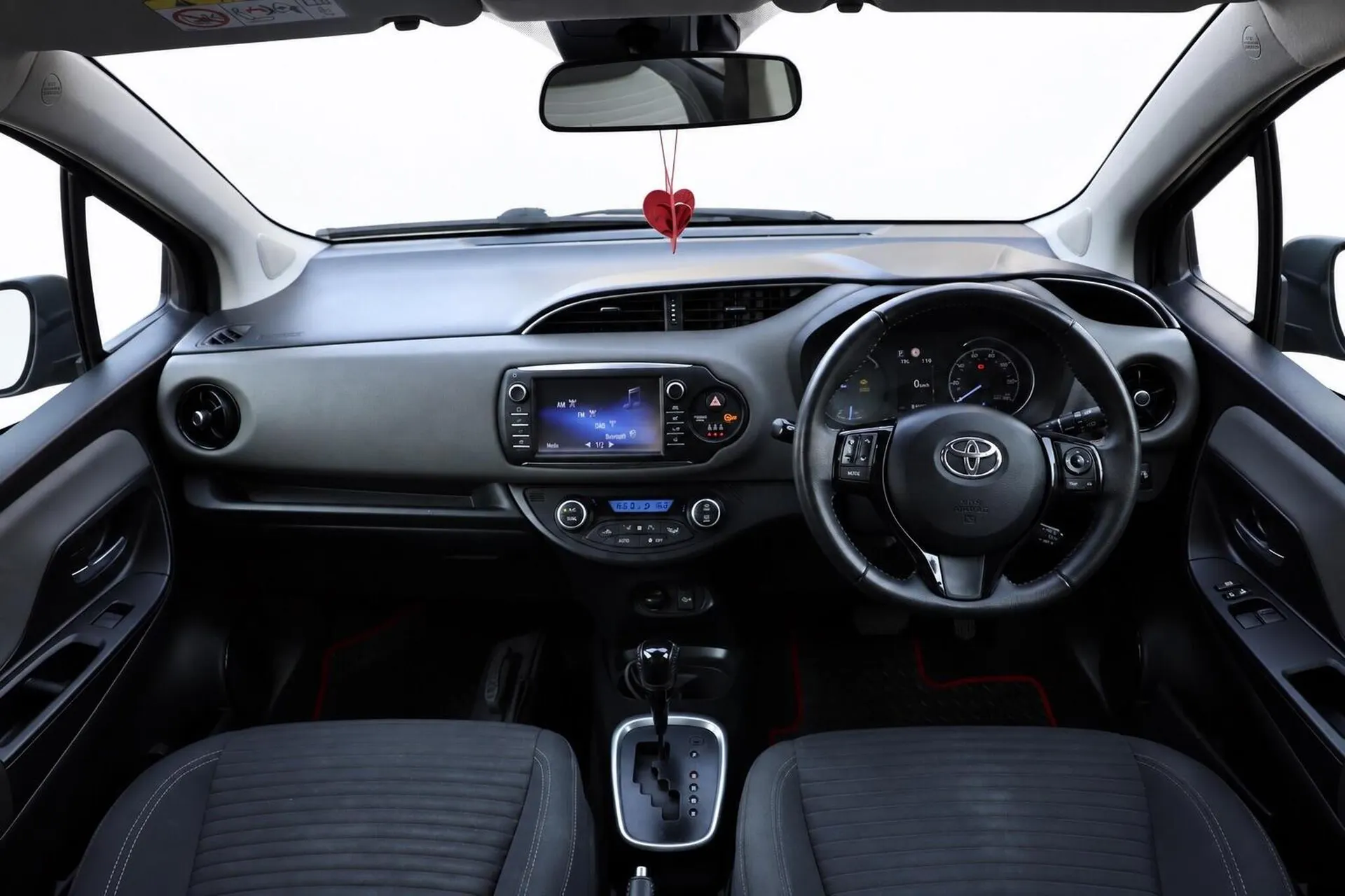 2018 Toyota Yaris 1.5 VVT-h Icon E-CVT Euro 6 (s/s) 5dr — rear three-quarter