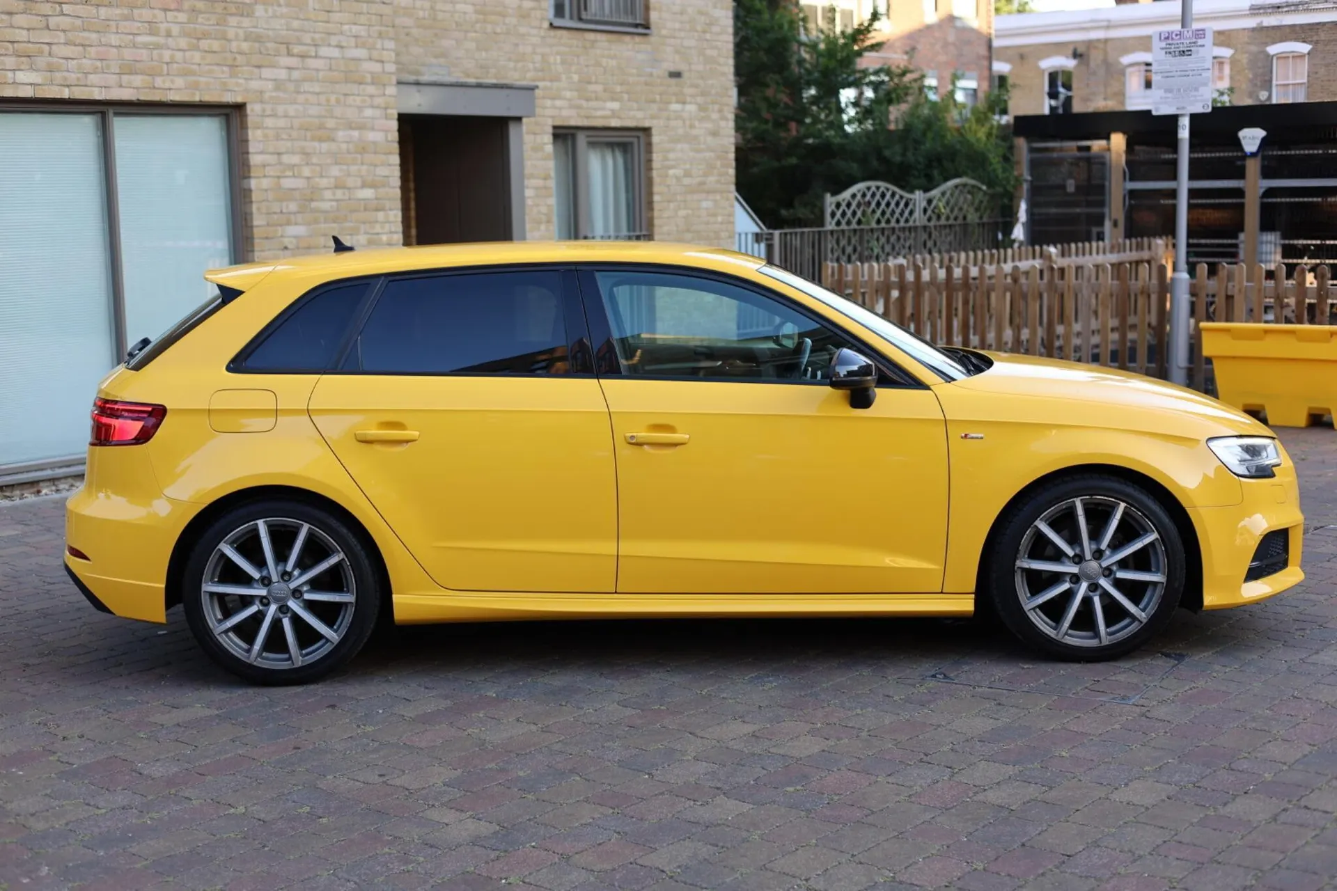 2019 Audi A3 1.5 TFSI CoD 35 Black Edition Sportback S Tronic Euro 6 (s/s) 5dr in Yellow — photo 9