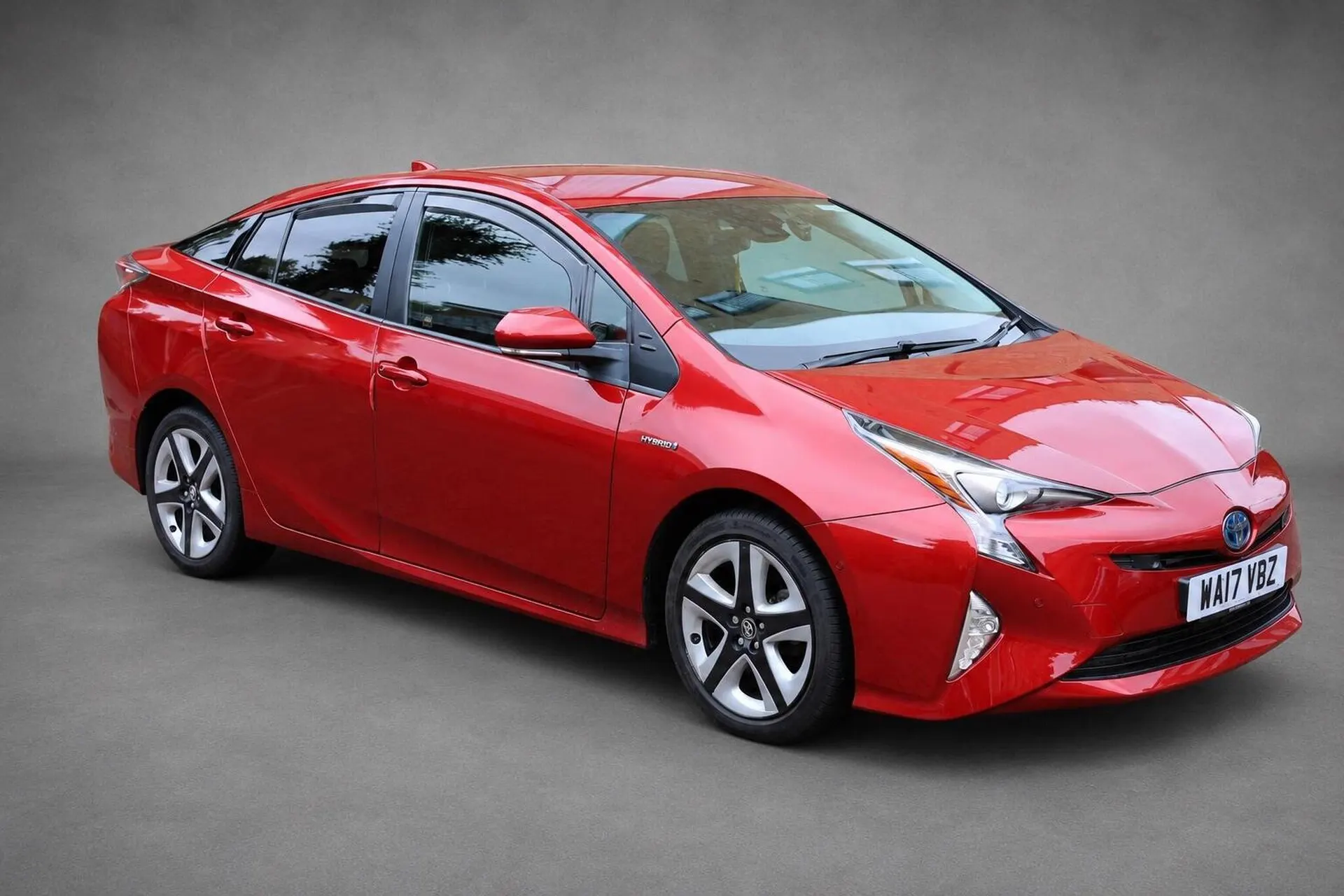 2017 Toyota Prius 1.8 VVT-h Business Edition Plus CVT Euro 6 (s/s) 5dr (15in Alloy) in Red — front three-quarter
